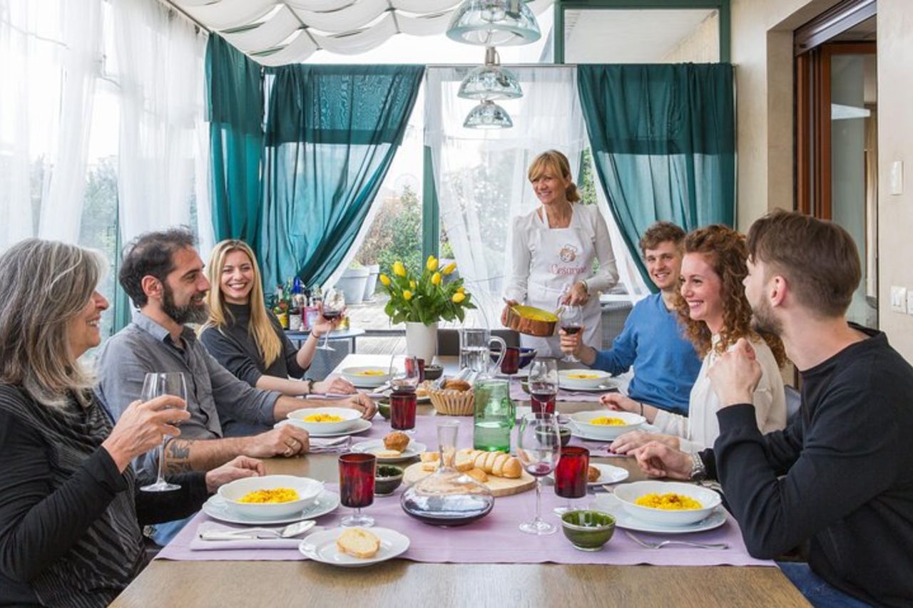 Esperienza culinaria a casa di un locale a Desenzano del Garda con Show Cooking — 3