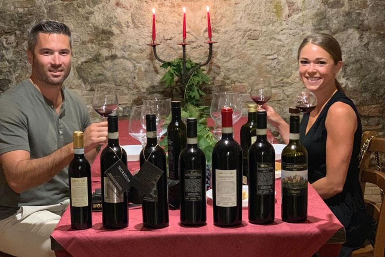 Tour di 2 Cantine a Montepulciano con Degustazione e Pranzo