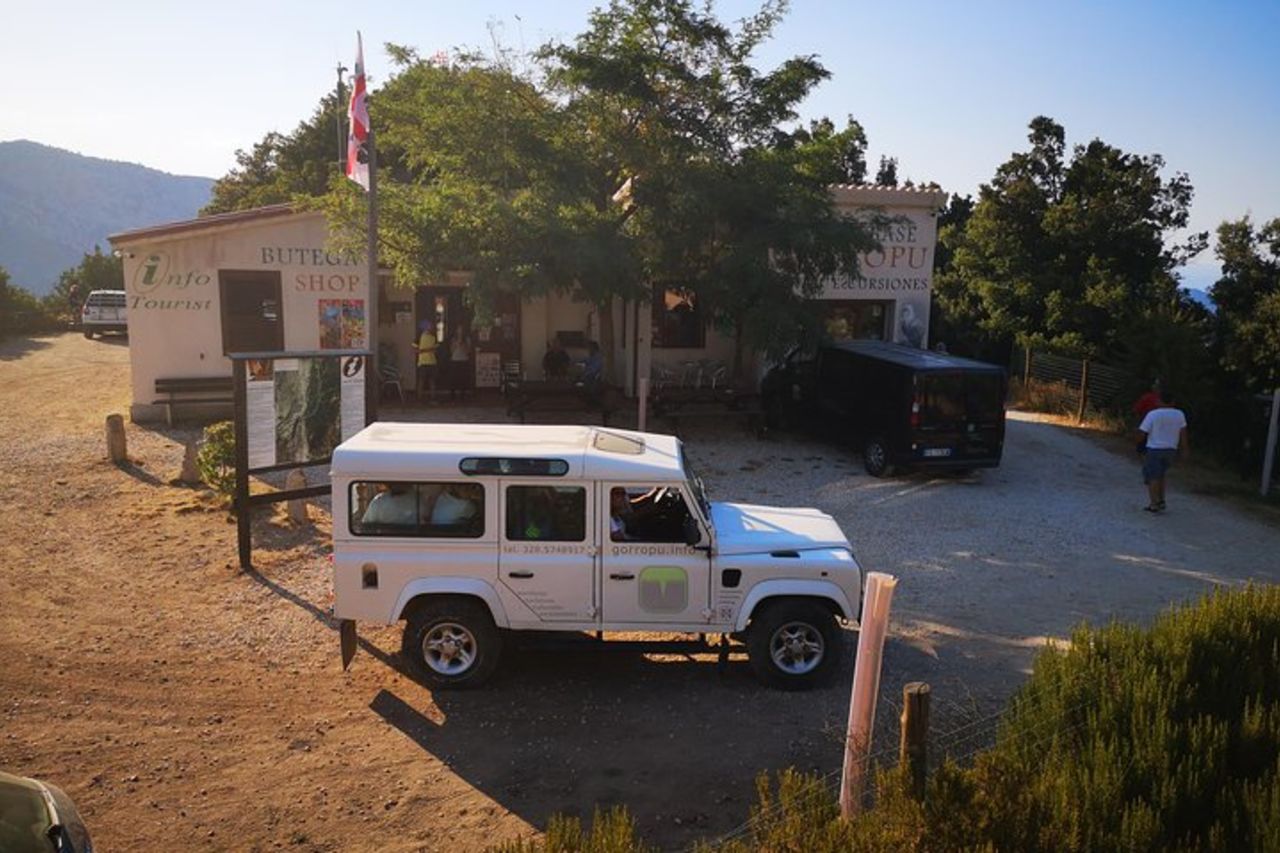 Tour in fuoristrada nel Supramonte e visita a Pischina Gurthàddala — 5