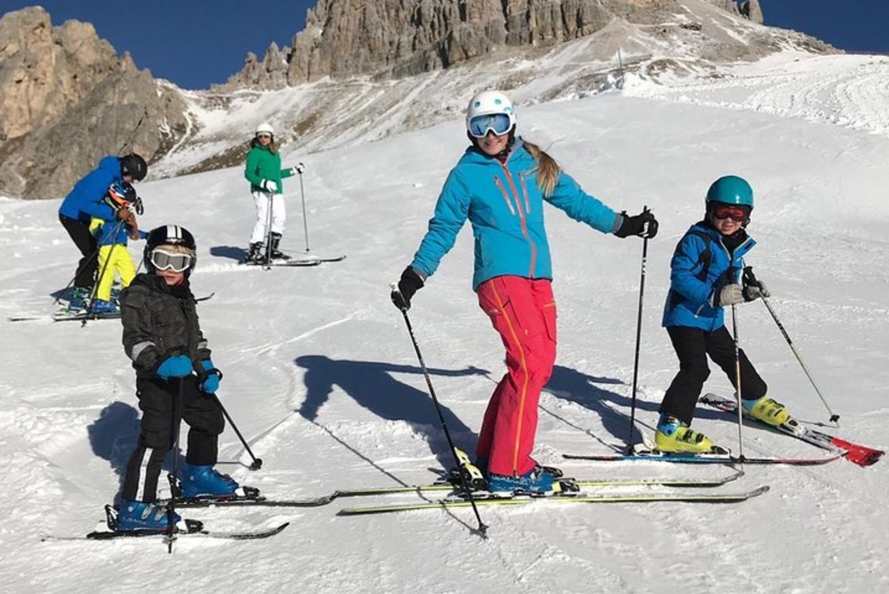 Corso di sci per bambini a Cortina d'Ampezzo, Italia — 2