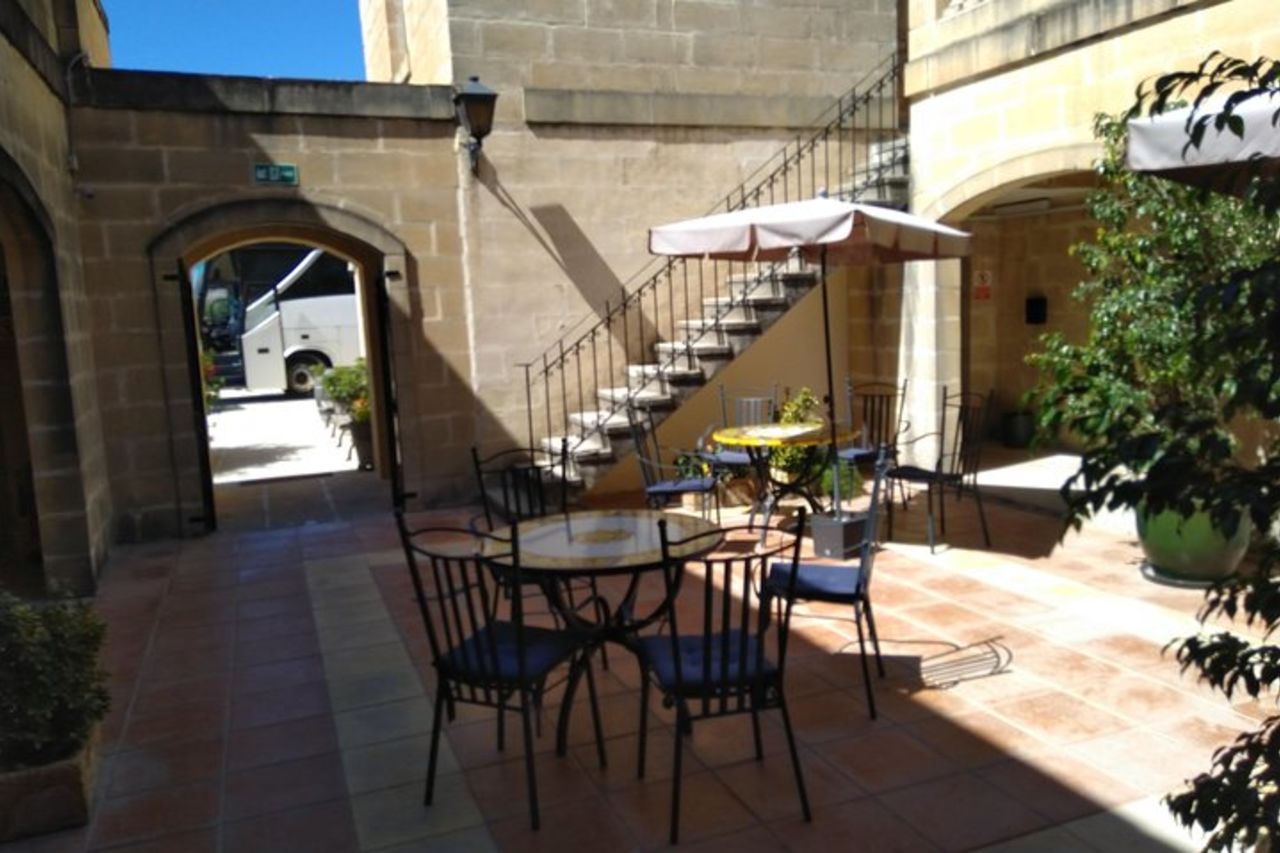 Tour privato di Malta: 5 ore di Mosta Dome, Medina, Dingli Cliff's e Blue Grotto — 5