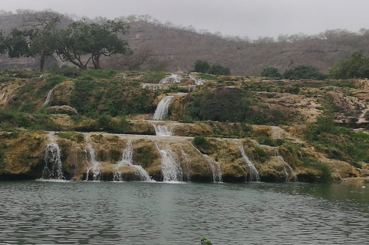 Goditi un tour di un'intera giornata alla scoperta delle gemme nascoste di East Salalah — 3