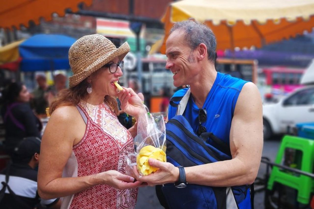 Tour gastronomico di Bangkok a Bang Rak con guida locale — 3