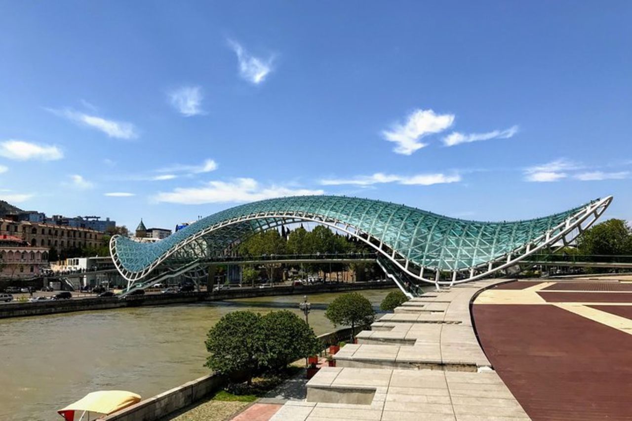 Tour guidato a piedi dei punti salienti e delle gemme nascoste di Tbilisi — 2