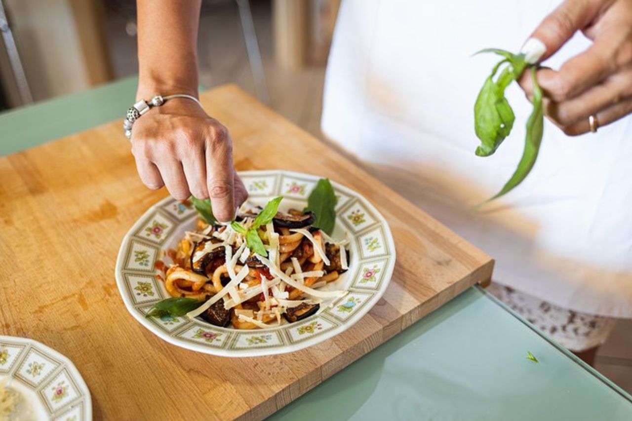 Pranzo o cena e cucina dimostrativa in una casa locale a Erice — 3