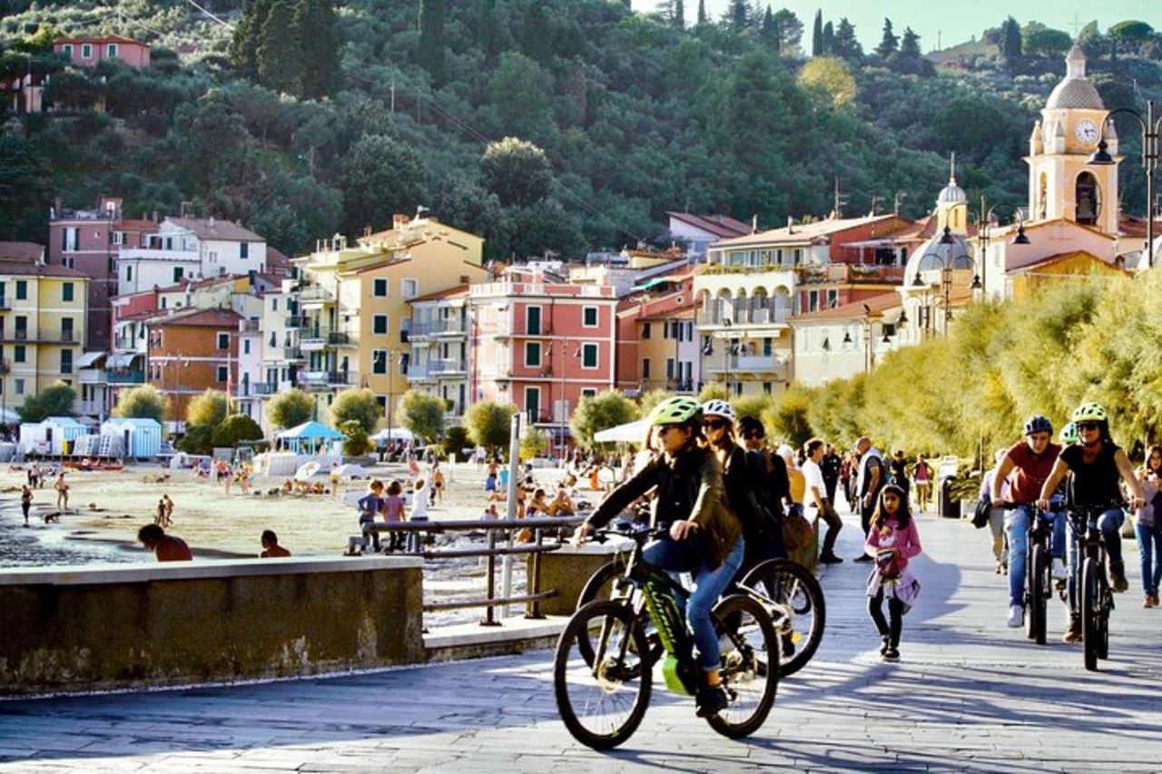 Pedalare a Lerici: un tour in e-bike tra cielo e mare ligure — 3
