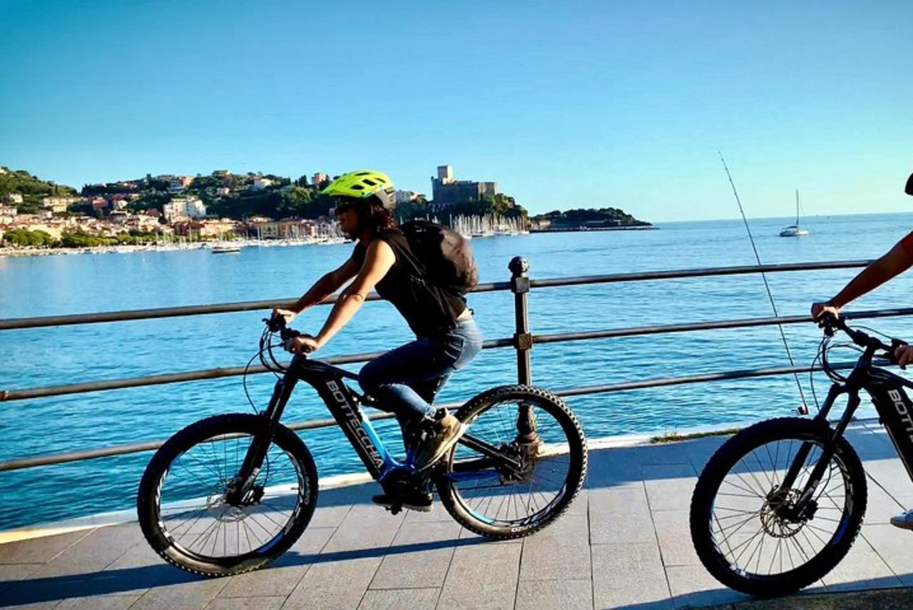 Pedalare a Lerici: un tour in e-bike tra cielo e mare ligure — 4