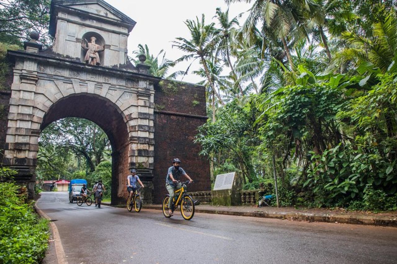 Tour in bici elettrica del patrimonio e della cultura della vecchia Goa — 2