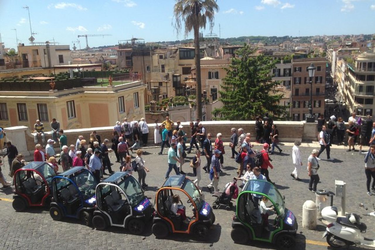 Tour privato ai Must di Roma con e-Buggy — 2