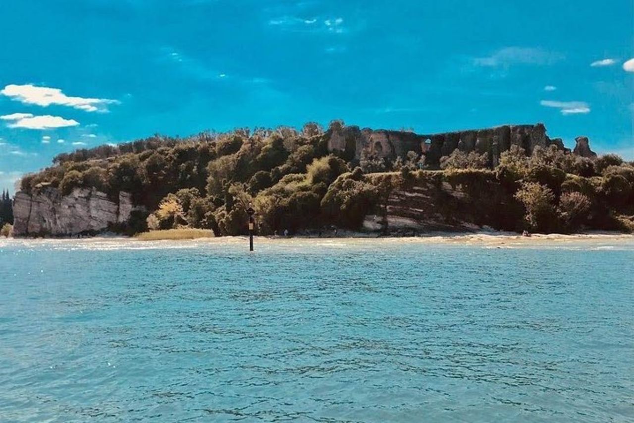 Tour in barca DA Sirmione all'Isola del Garda — 2