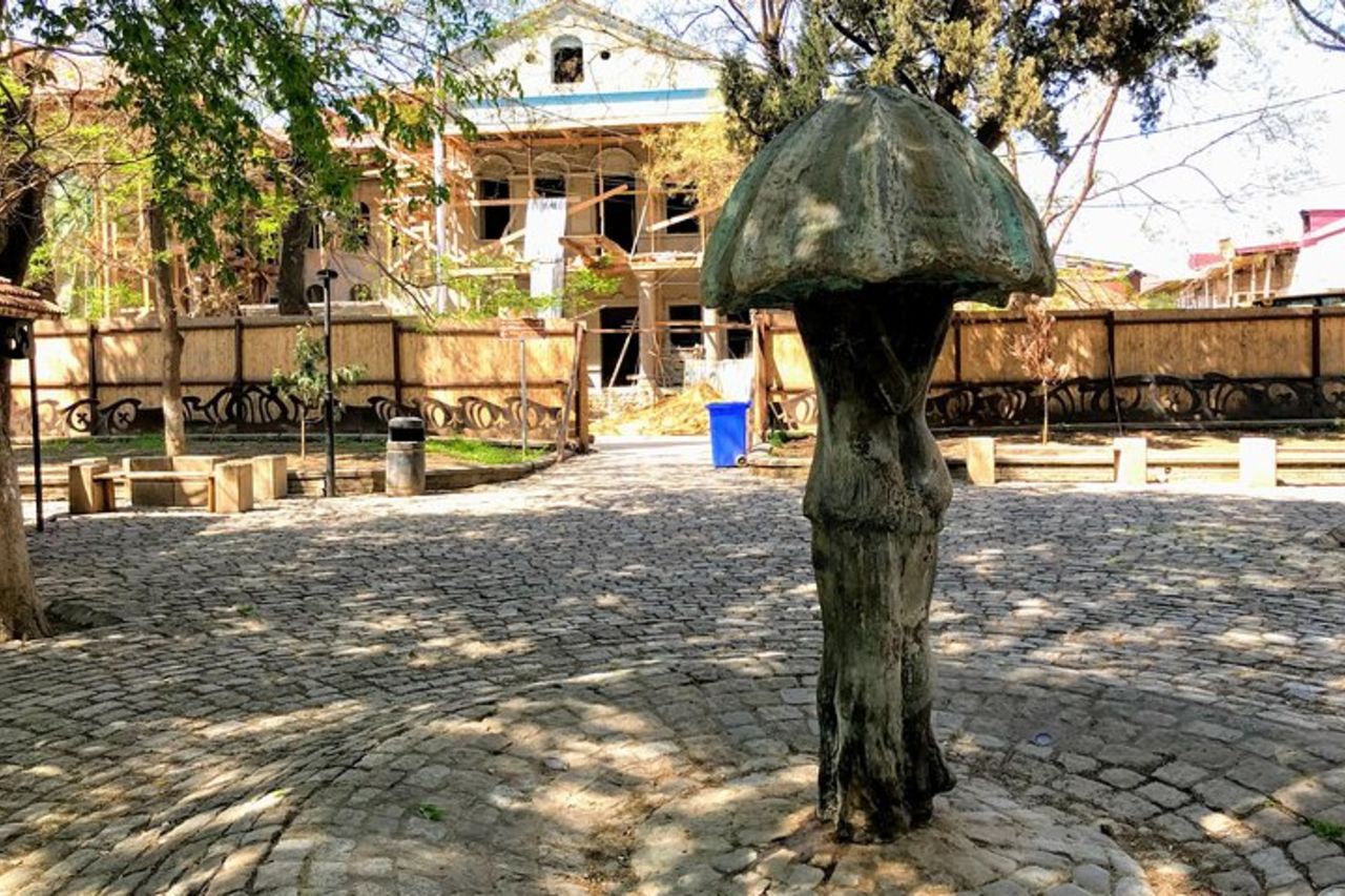 Tour guidato a piedi dei punti salienti e delle gemme nascoste di Tbilisi — 8