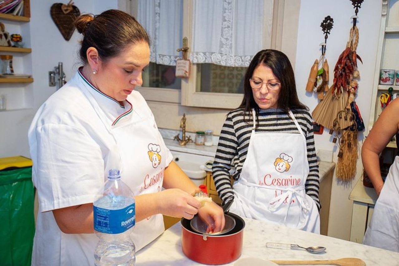Lezione di pasta e tiramisù per piccoli gruppi a Riomaggiore — 6