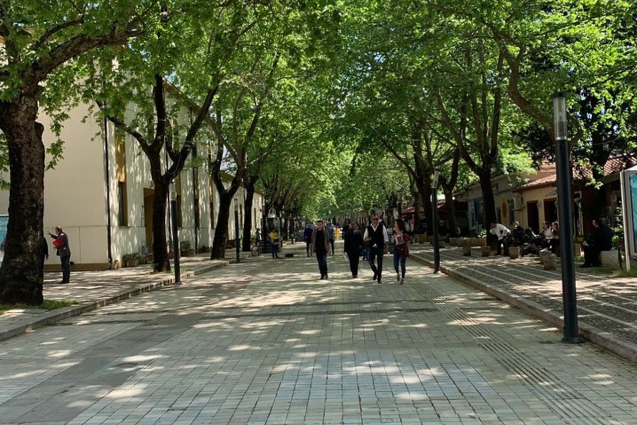 Tirana : Tour guidato a piedi di storia, cultura e vita locale — 8