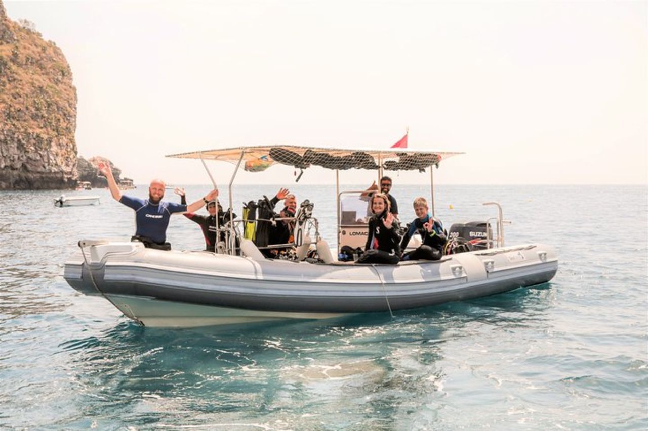 Rilassante tour di snorkeling al Parco Marino Isola Bella di Taormina — 6