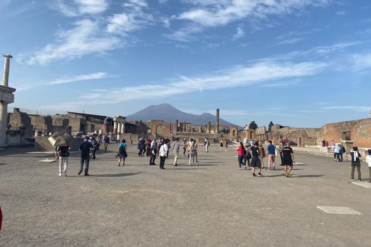 Sharing Tour of Pompeii — 7
