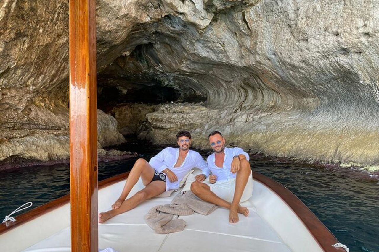 Capri Boat Tour : Grotte, Nuotare e Sorseggiare Limoncello in Piccolo Gruppo — 9