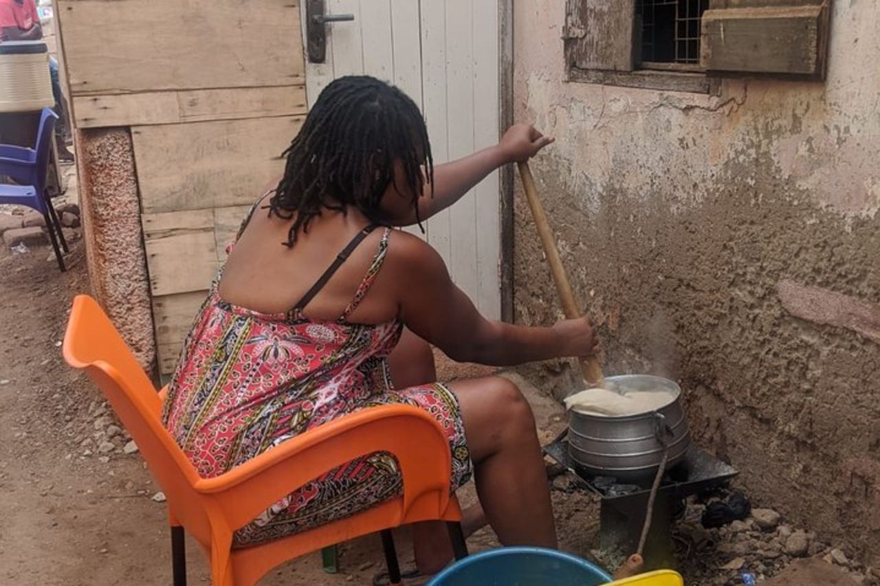 Corso di cucina ghanese locale ad Accra per aiutare a supportare il centro comunitario del benessere — 5