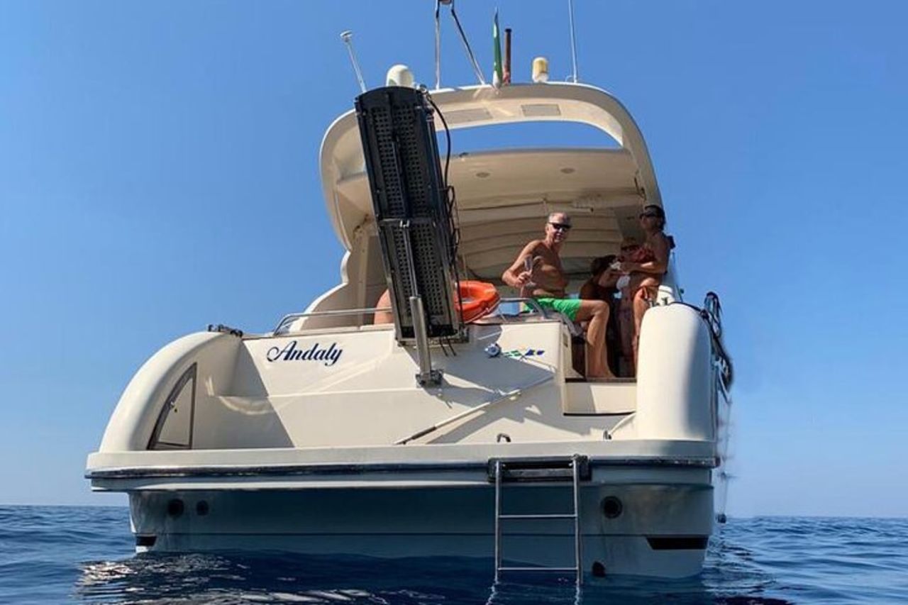 Noleggio Yacht con Comandante nell'Area Marina di Portofino — 2