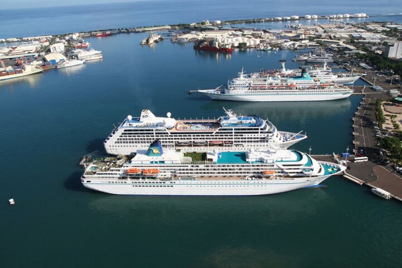 Trasferimento condiviso: dall'aeroporto di Tahiti all'hotel o al porto delle navi da crociera