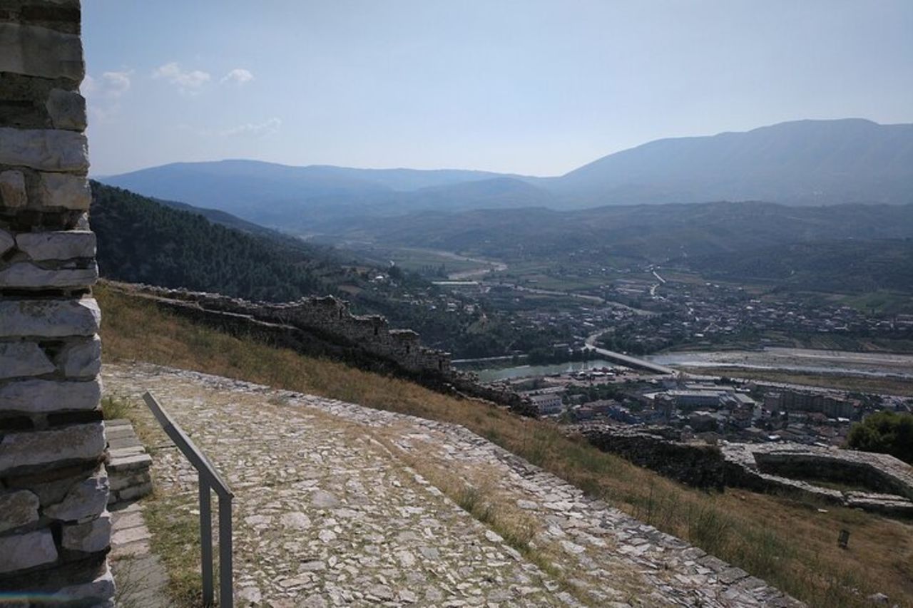 Berat Unesco-Durazzo e Lago Belsh, tour di un giorno da Tirana — 6