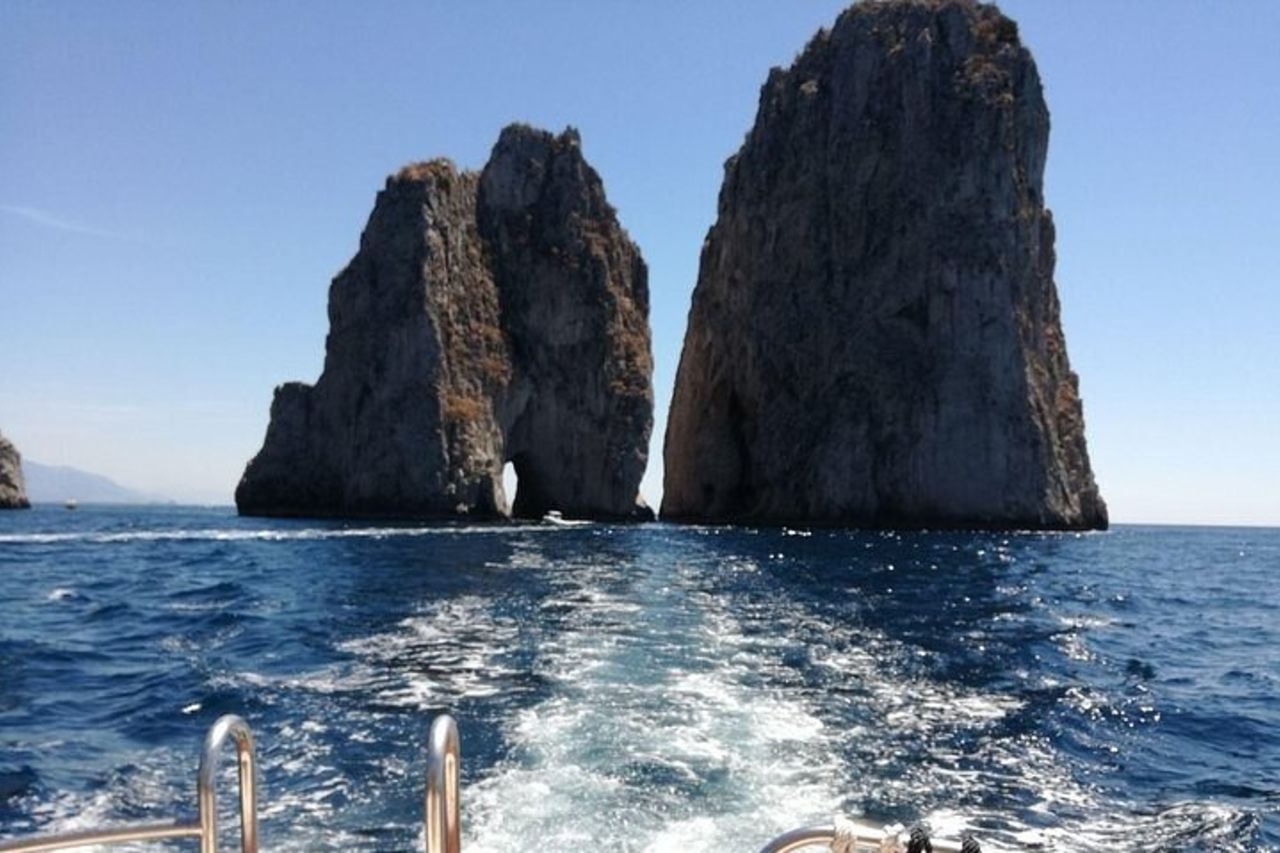 Tour per Piccoli Gruppi da Salerno per Capri in Barca — 2