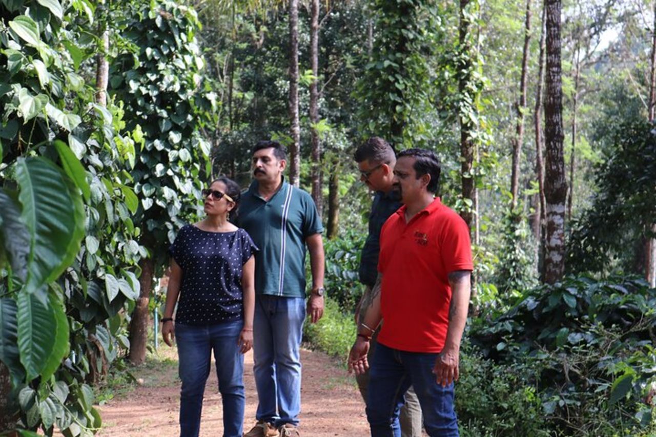 Tour della tenuta del caffè e delle spezie Mercara Gold Coorg — 2