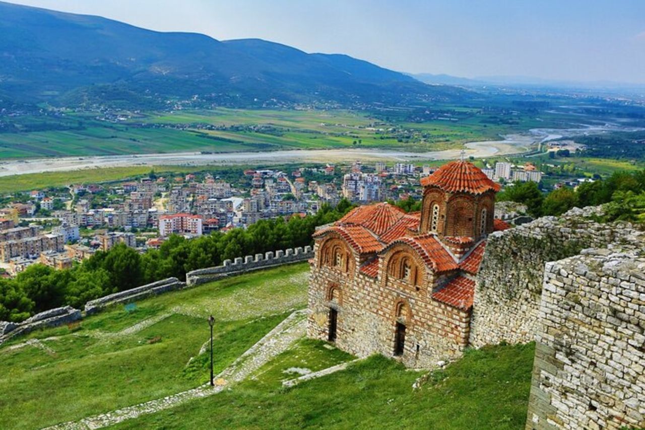 Berat Unesco-Durazzo e Lago Belsh, tour di un giorno da Tirana — 5
