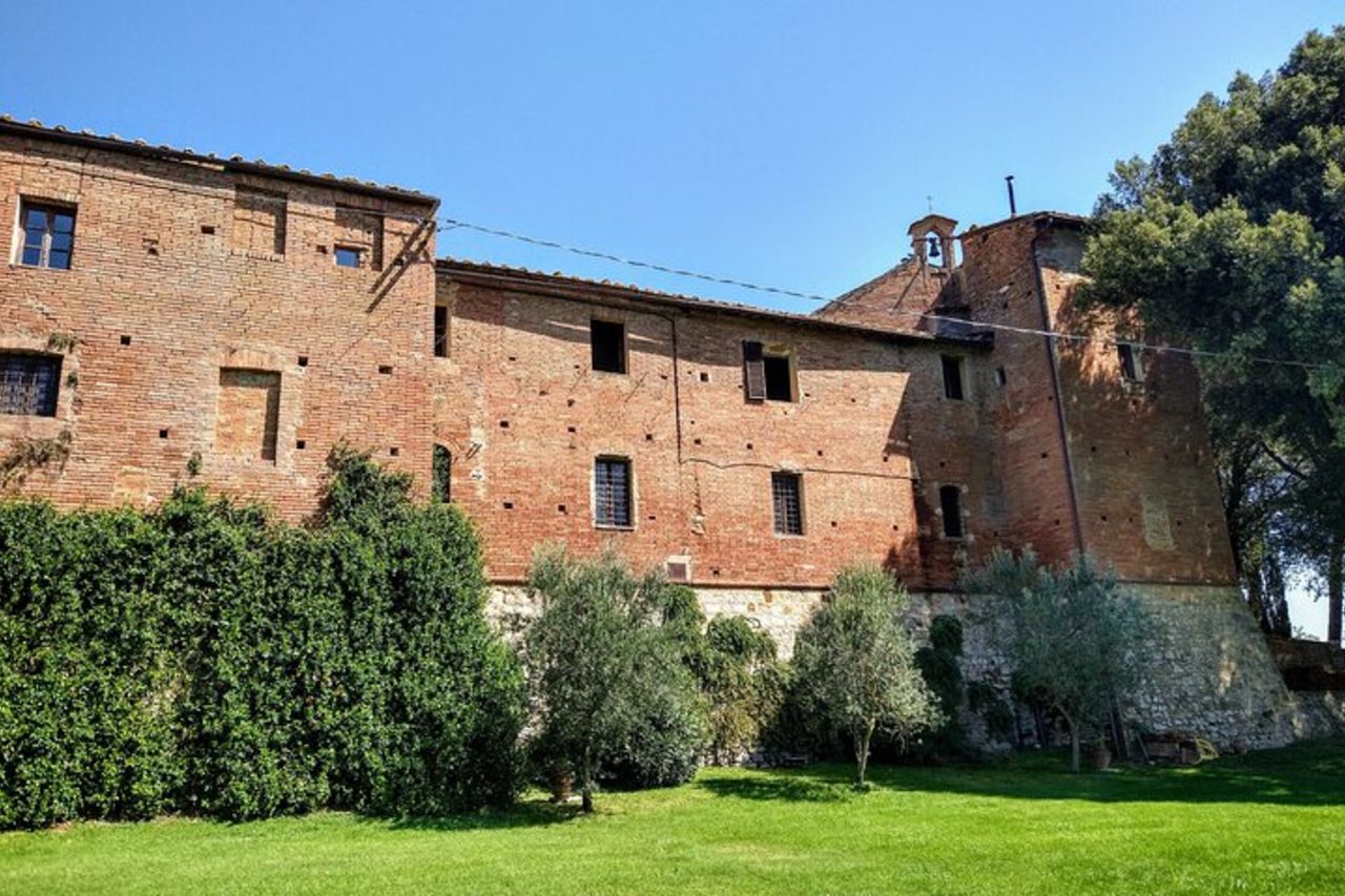 Montalcino: Visita guidata e degustazione con pranzo in Castello medievale — 8