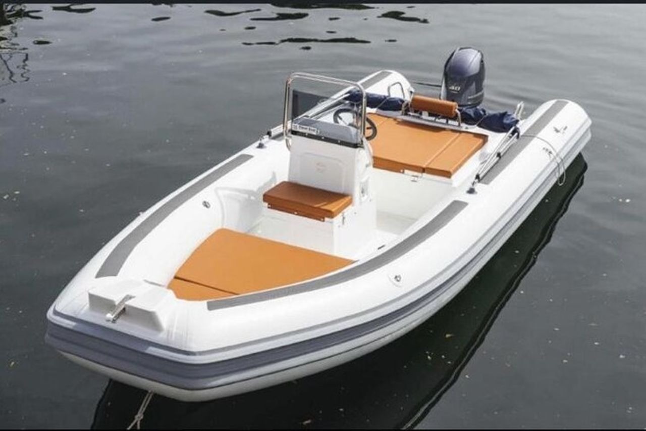 Noleggio Gommone di un Giorno Intero ad Arbatax — 2