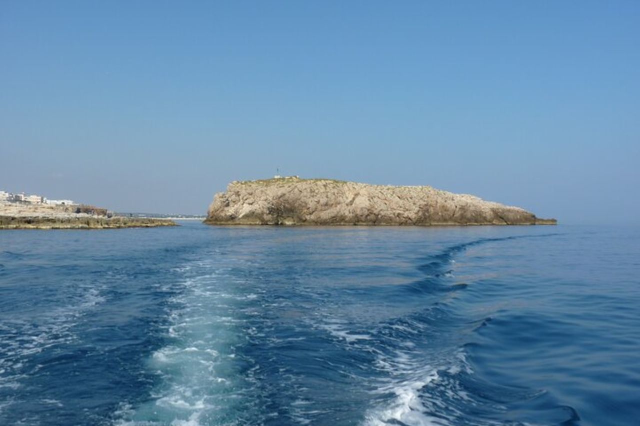 Polignano a Mare boat tour emotions, caves, diving and appetizers — 6