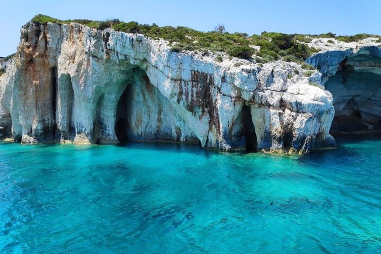 Zante Tour di un'intera giornata Spiaggia del naufragio, punto panoramico: Grotte blu — 5