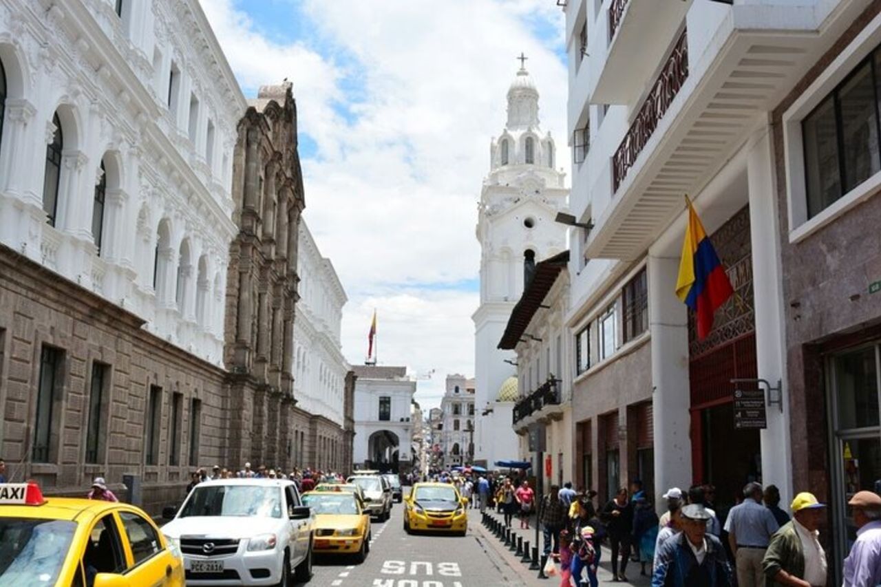 Trasferimento privato da o per l'aeroporto di Quito (solo andata) — 8