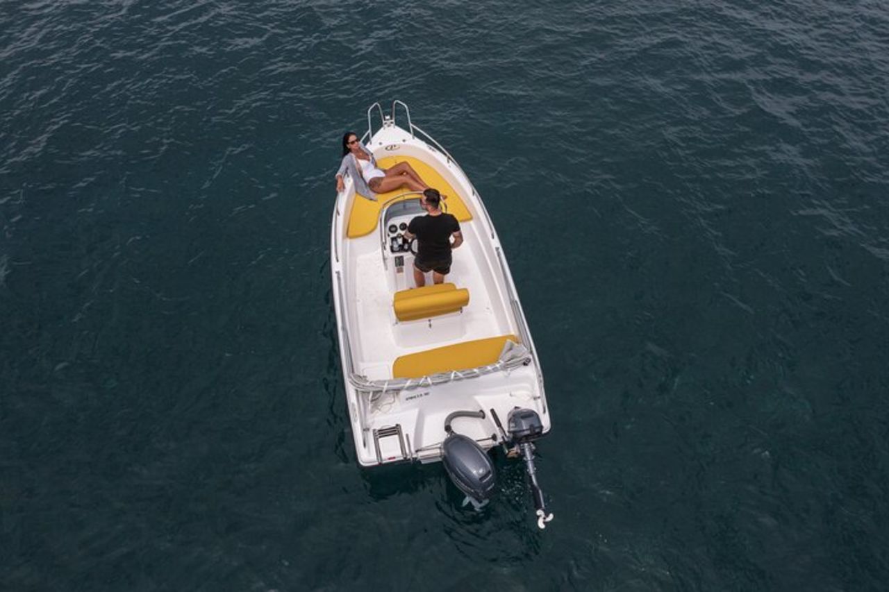 Noleggio Barche Senza Patente a Santorini da Vlichada — 7