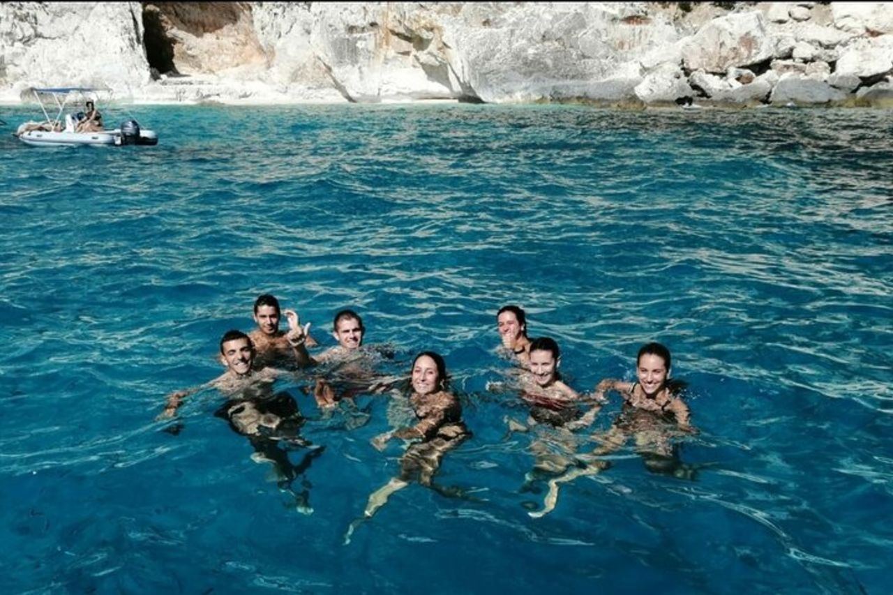Tour di Un Giorno in Gommone nel Golfo di Orosei con Skipper — 9