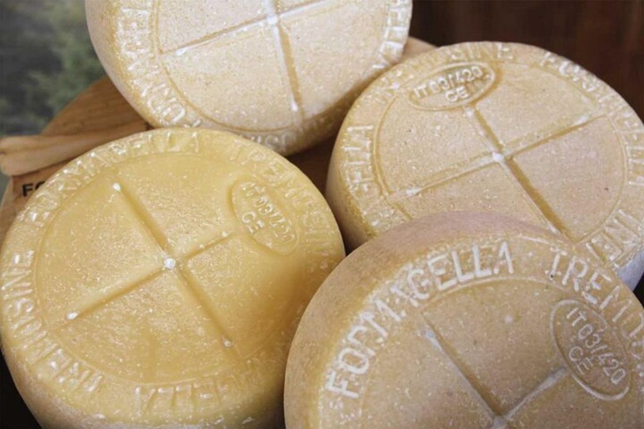 Tour in scooter del Garda senza guida di un'intera giornata da Riva del Garda — 6