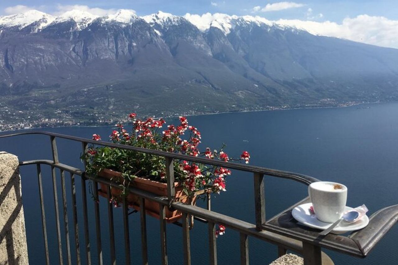 Tour in scooter del Garda senza guida di un'intera giornata da Riva del Garda — 8