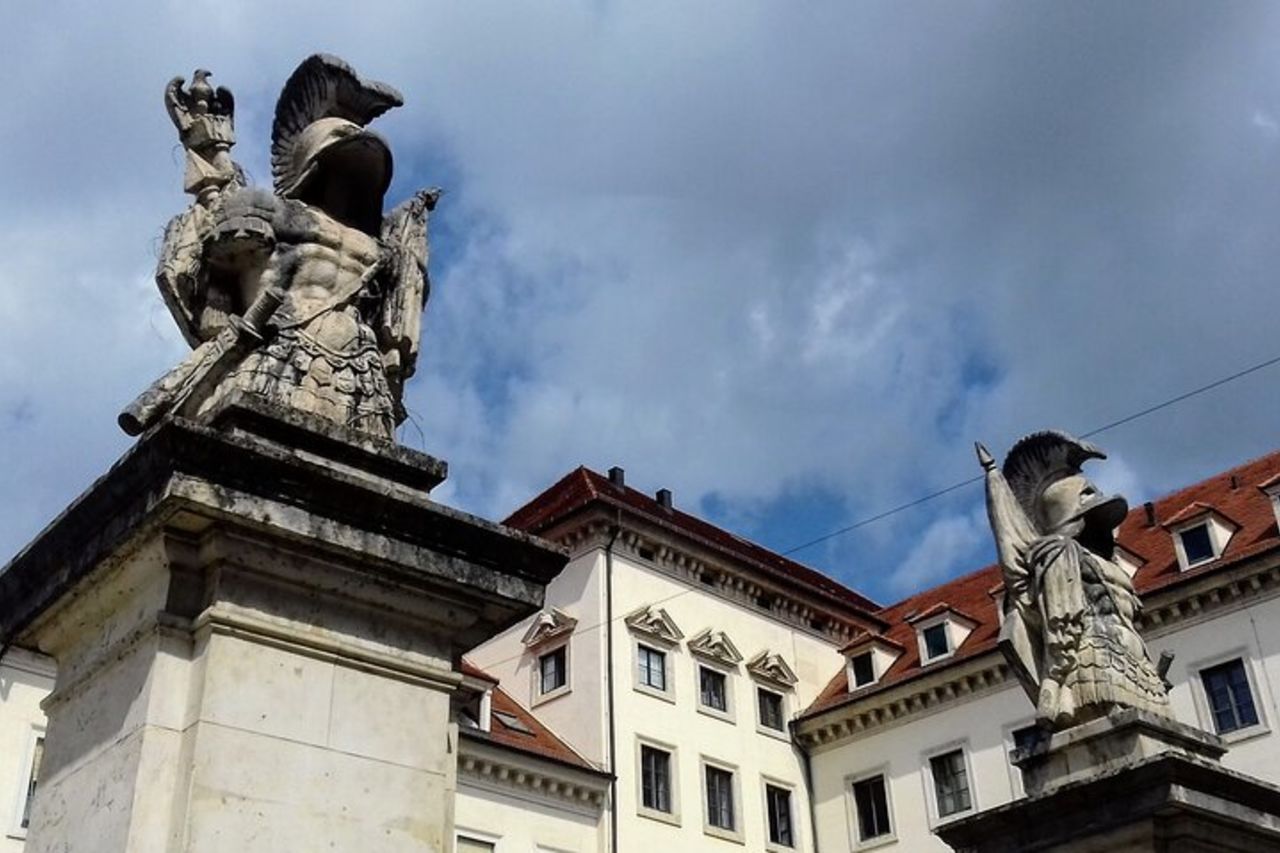 Tour privato di Monaco della Seconda Guerra Mondiale e del campo di concentramento di Dachau con guida autorizzata