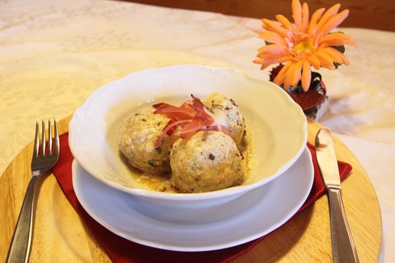 Gusto Bolzano: Tour gastronomico con pasto completo di Do Eat Better — 3