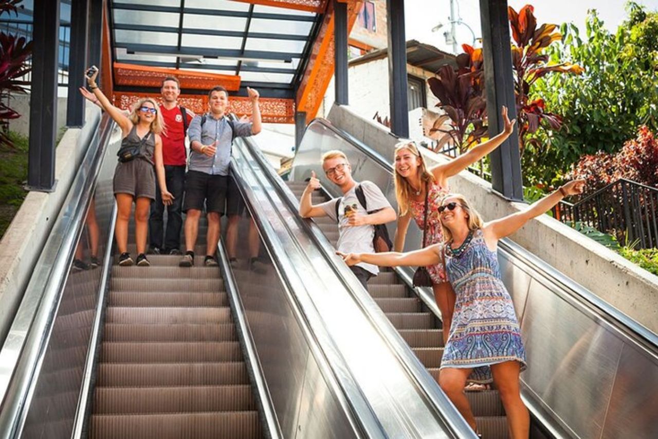 Comuna 13 Graffitour conosce il distretto artistico urbano di Medellín — 2