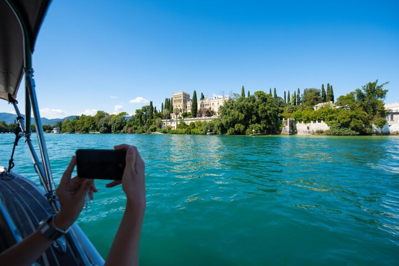 Tour in Barca delle Isole del Lago di Garda con Aperitivo — 5