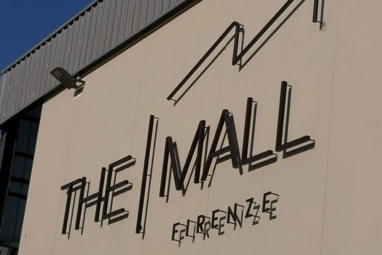 Luxury Chauffeur Service a THE MALL Firenze dalla Versilia — 9