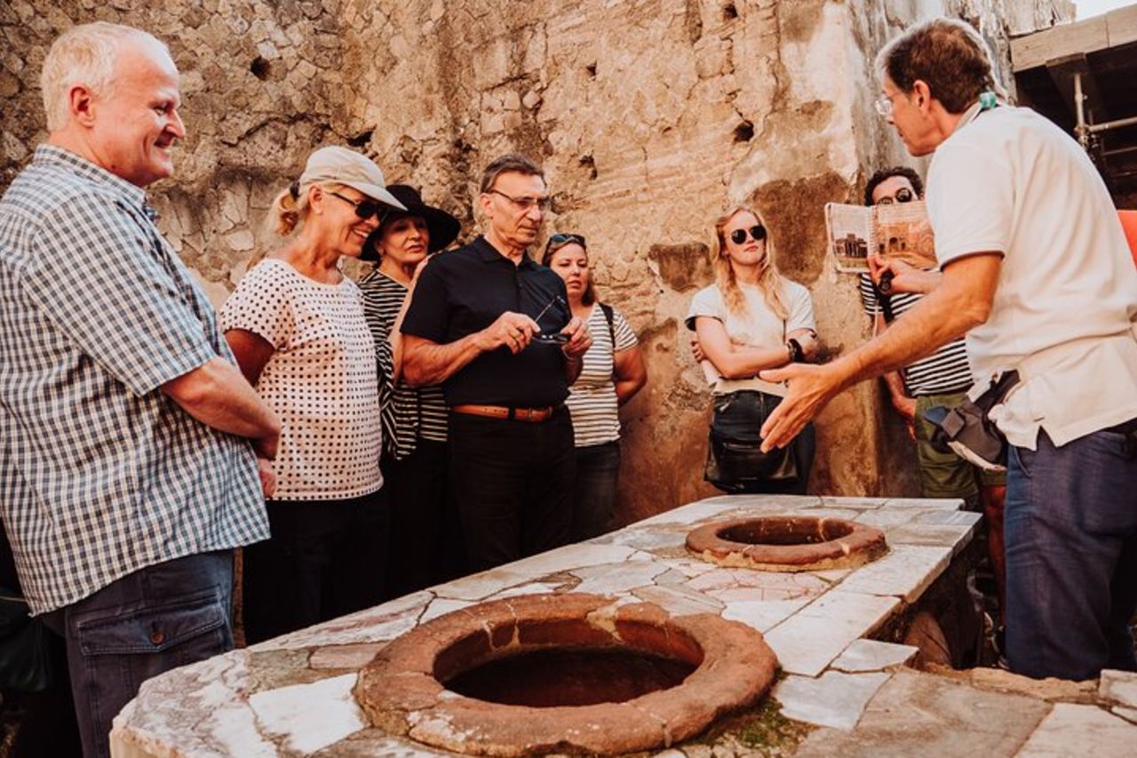 Tour per piccoli gruppi di Ercolano e biglietto con un archeologo — 5