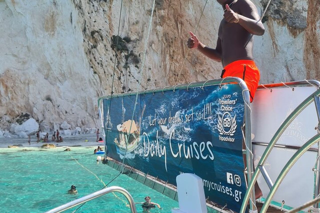 "Crociera da sogno" Crociera giornaliera dal porto di Argostoli con una tradizionale barca greca — 6