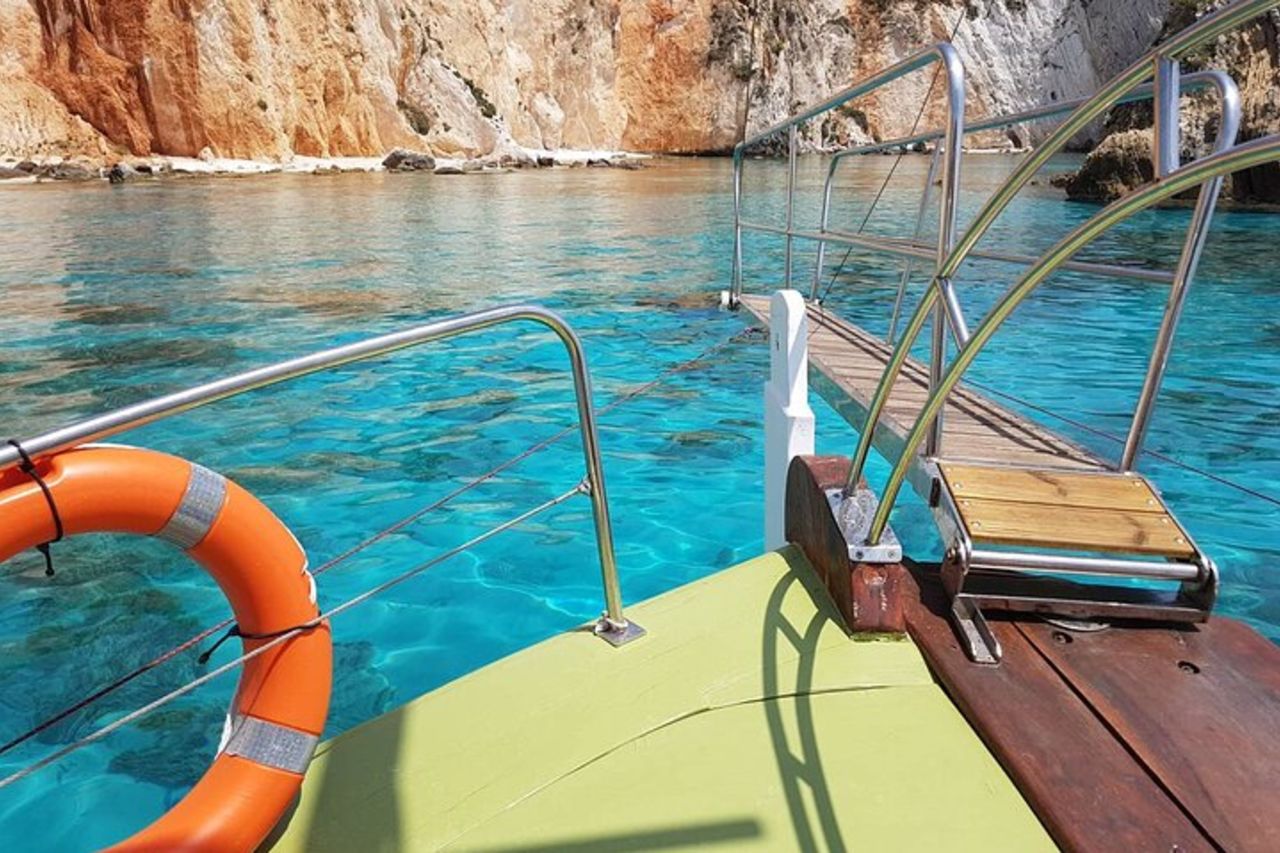 "Crociera da sogno" Crociera giornaliera dal porto di Argostoli con una tradizionale barca greca — 7