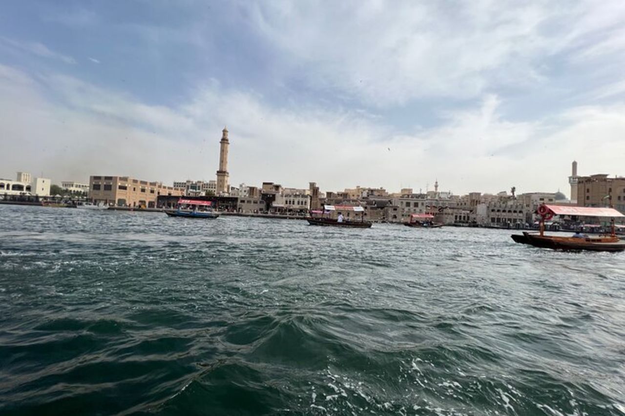 Tour della vecchia Dubai: Mercato locale, Degustazione, Dubai creek con giro in Abra — 9