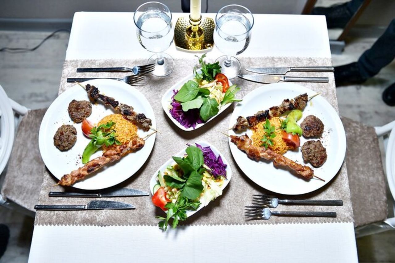 Mega Lüfer Cena Crociera Bosforo e Spettacolo con Tavolo Privato — 8