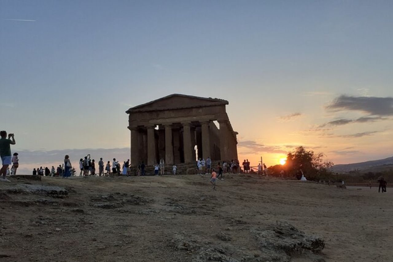 Tour a piedi della Valle dei Templi al tramonto