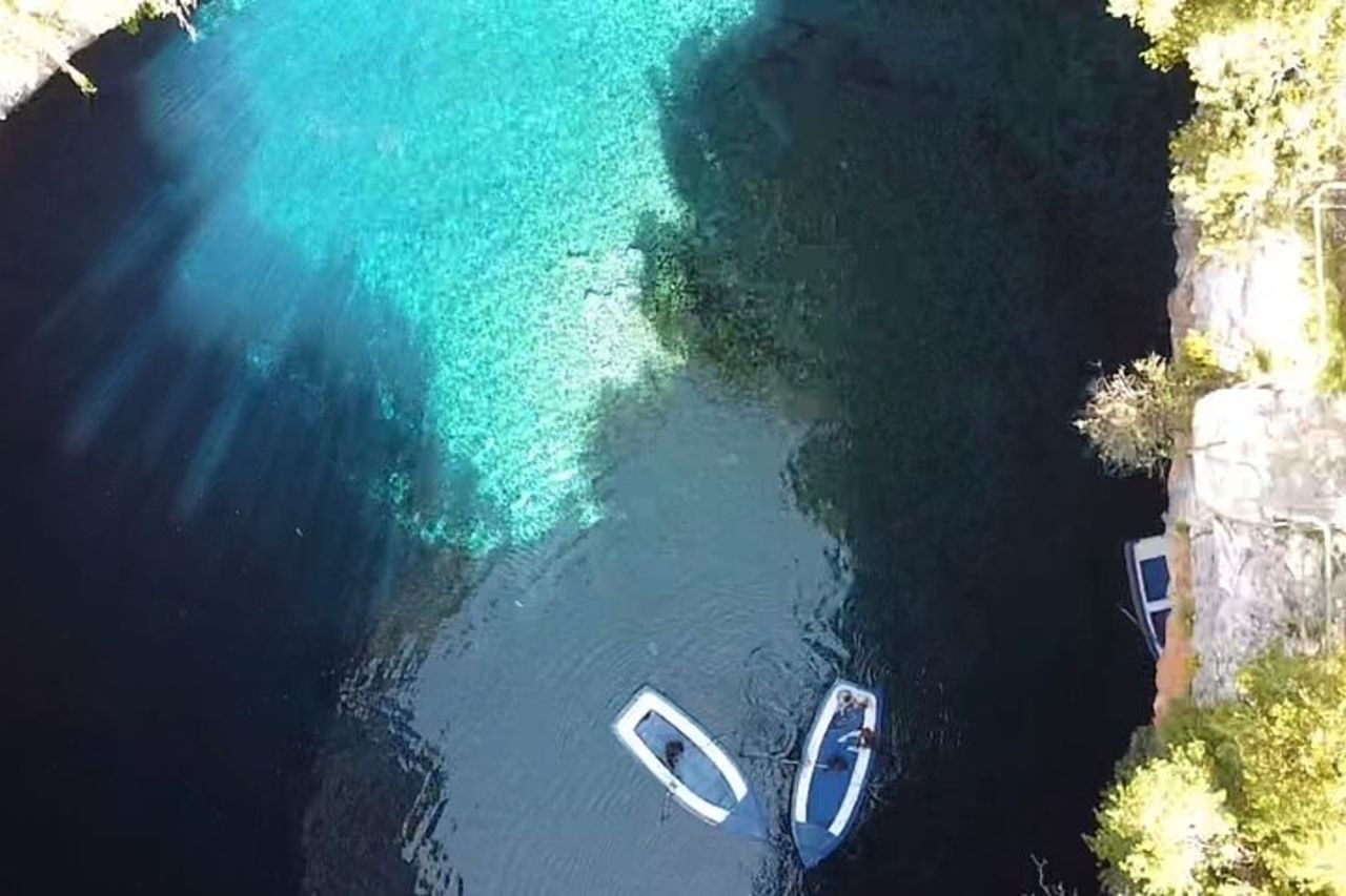 Myrtos Swim, tour privato in barca sul lago Melissani della grotta