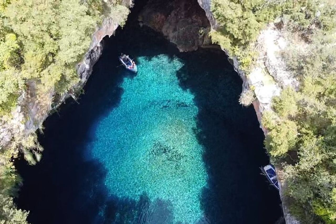 Myrtos Swim, tour privato in barca sul lago Melissani della grotta — 4