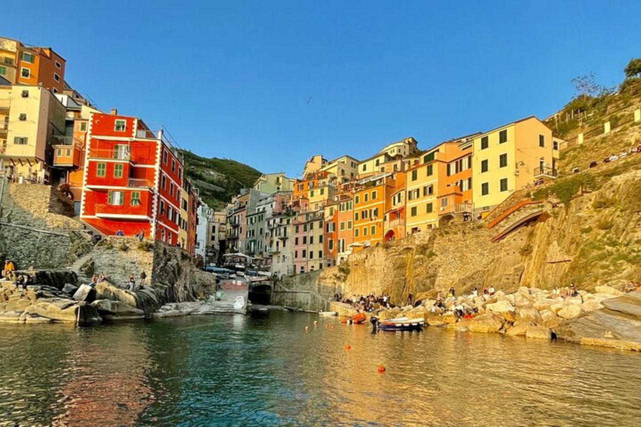 Tour al Tramonto alle Cinque Terre in Barca Privata con Pesto e Vino Tipico — 4